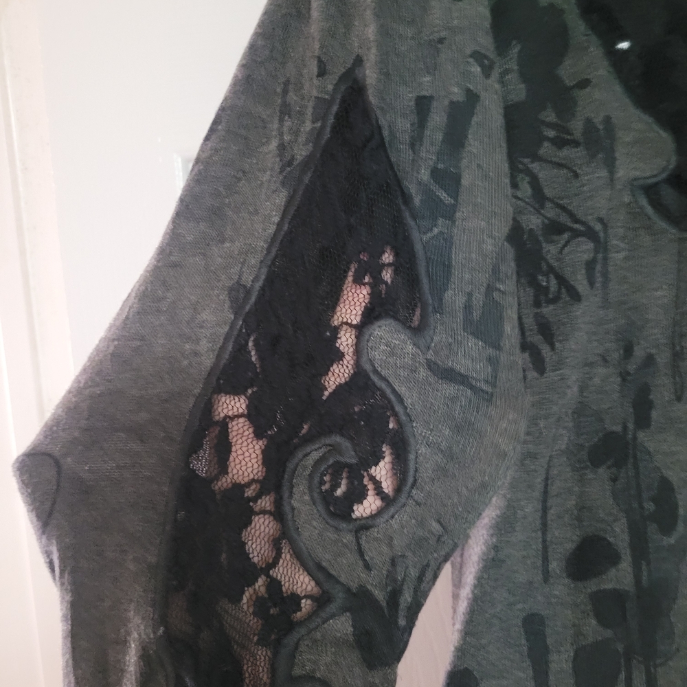 Gray and Black Floral Long Sleeve Top - Picture 6 of 8